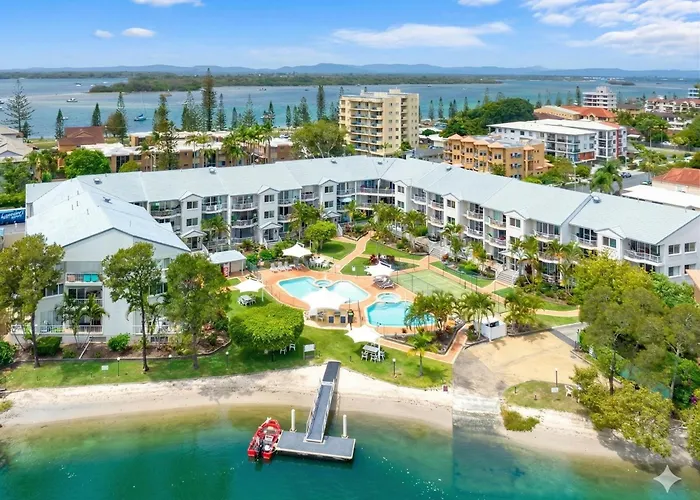 Pelican Cove Waterfront Apartment Gold Coast