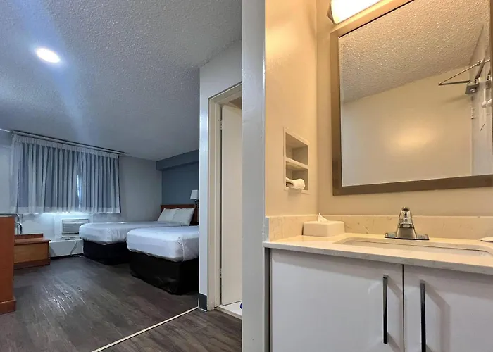 Econo Lodge Motel Village Calgary