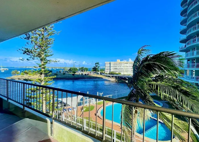Broadwater Shores Waterfront Apartments Gold Coast