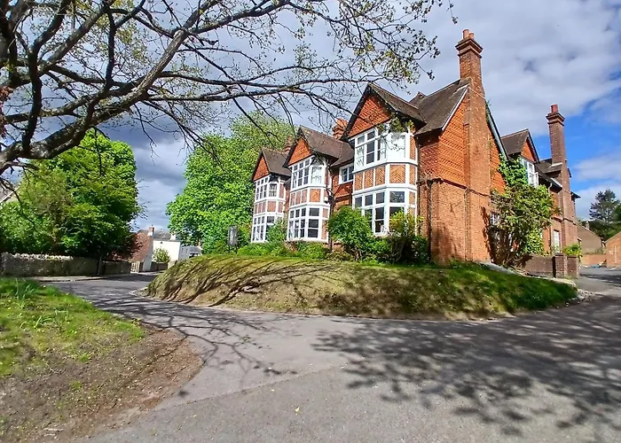 Tree Hotel At Iffley Oxford