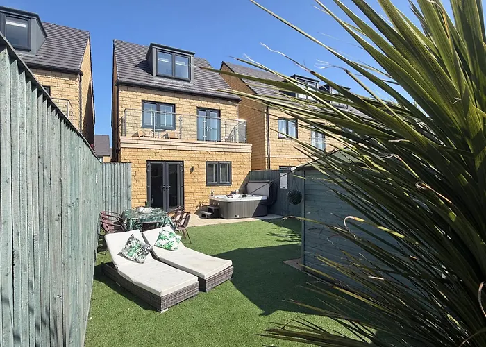 Dairy Cottage Whitby- Hot Tub - 4 Beds