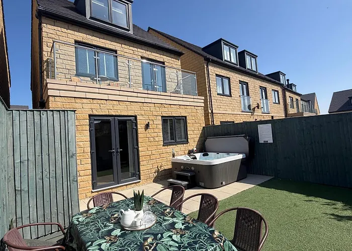Dairy Cottage Whitby- Hot Tub - 4 Beds