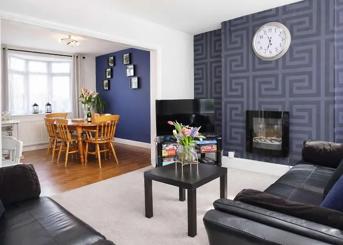 Chic 5 Bedroom House With Private Parking & Garden Bristol