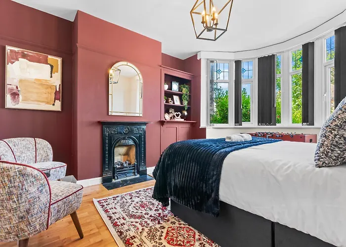 B13 0Au 5 Double Beds 6 Beds - 5 Bedrooms - Lwb Van X2 Parking-Edgbaston Harborne Nr Pershore Road Digbeth Nia O2 Academy Nr City Centre Excellent Location - By Samina, Arz Stays Birmingham