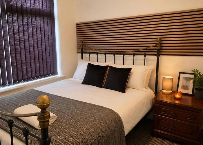 The Russell Residence By Alexandra Park Manchester