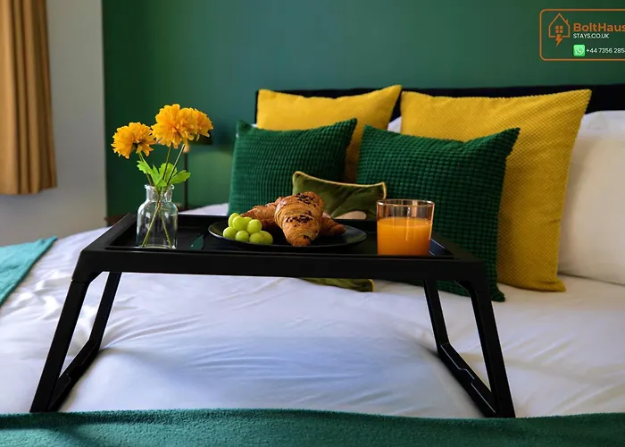 Equinox House - Modern 2 Bedroom 6 Guest Townhouse - Jewellery Quarter Birmingham City Centre