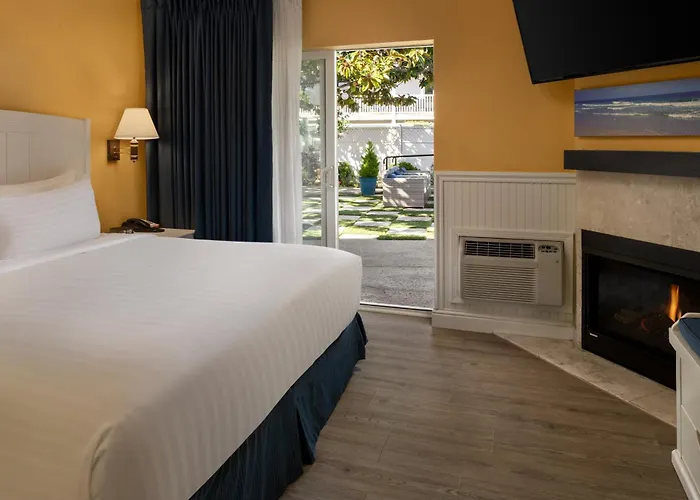 Monterey Bay Lodge