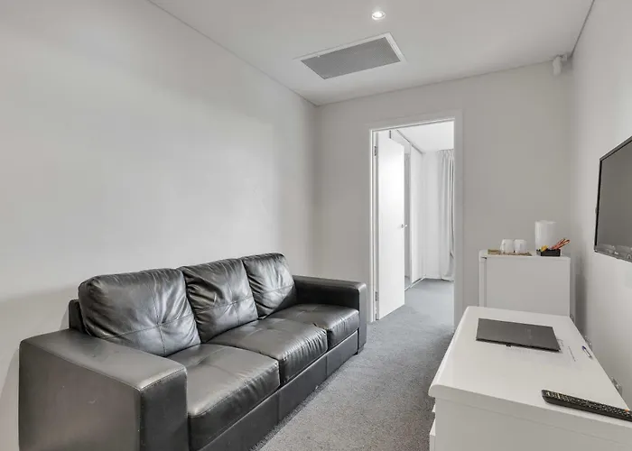 Mawson Lakes Hotel