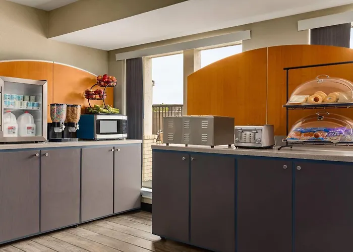 Ramada By Wyndham San Antonio Near Seaworld - Lackland Afb