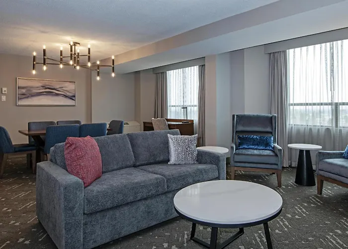 Doubletree By Hilton West Edmonton Hotel