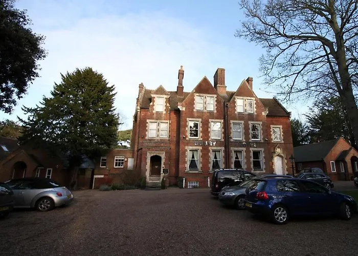Canterbury Hotel Cottages And Apartment'S