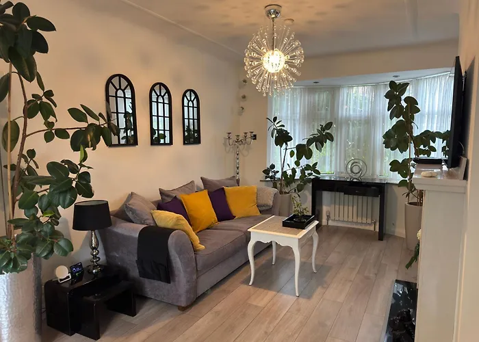 Luxury 5* Home With Secret Garden And Free Parking Liverpool