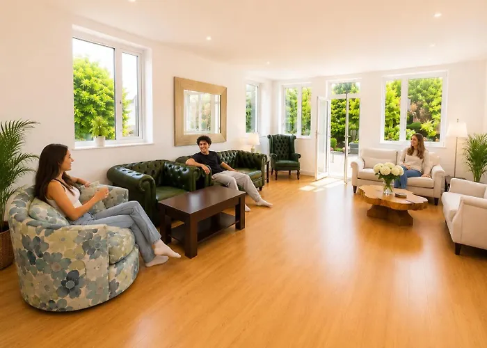North London Spacious: 7-Bedroom Group Retreat with Gym