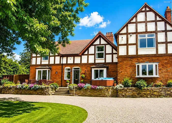 Arden Hill Farmhouse - Hot Tub, Snooker Table, Sleeps 16 Stratford-upon-Avon