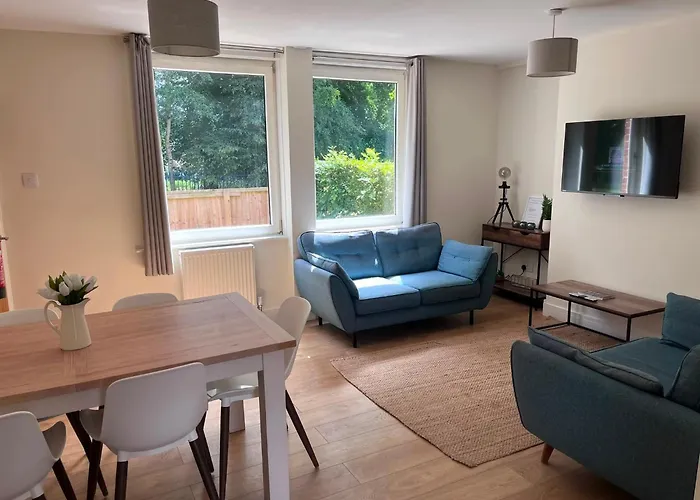 Flaxman Avenue - Lovely 4 Bed Home, 5 Mins Drive To York City Centre, Free Superfast Wi-Fi, Free On-Street Parking