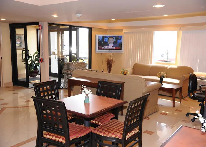 Super 8 By Wyndham Hartford Hotel