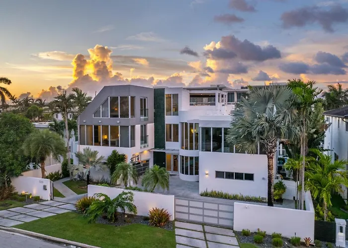 Villa Seminole Luxurious Waterfront Retreat With Pool Gym Hot Tub Fort Lauderdale