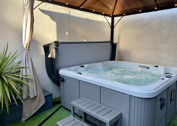 Sandcastles - Moments From The Beach, Hot Tub! Weymouth