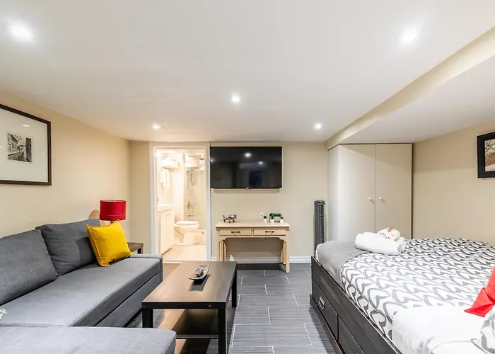 Modern Suite Condo Heart Of St Clair West - Bloor Hotel Toronto