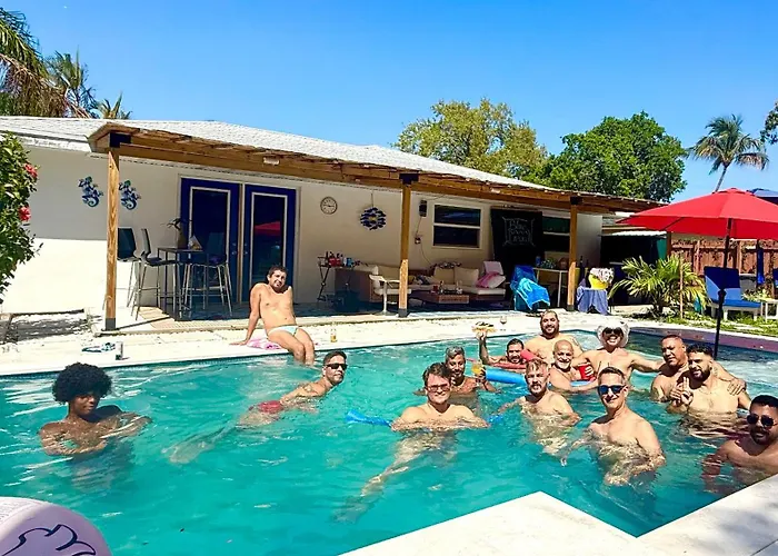 Blue Lizard - Men Only Clothing Optional - Guesthouse & Spa Fort Lauderdale