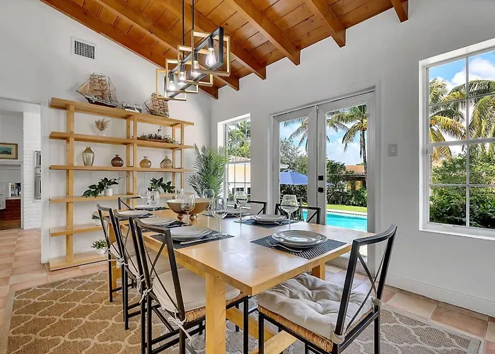 Villa Rustica 5 Bedroom 3 Bath With Pool Next To River 1800 Miami
