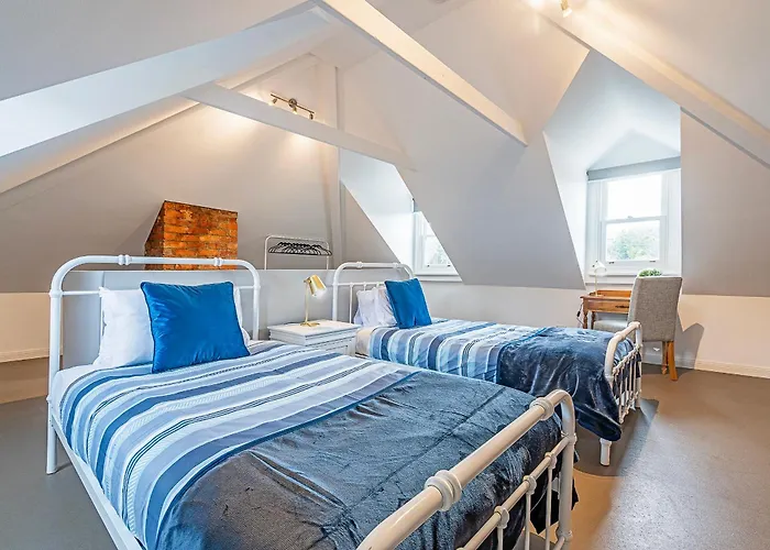 Rose Cottage - Charming Haven Near Cbd & Waterfront Hobart