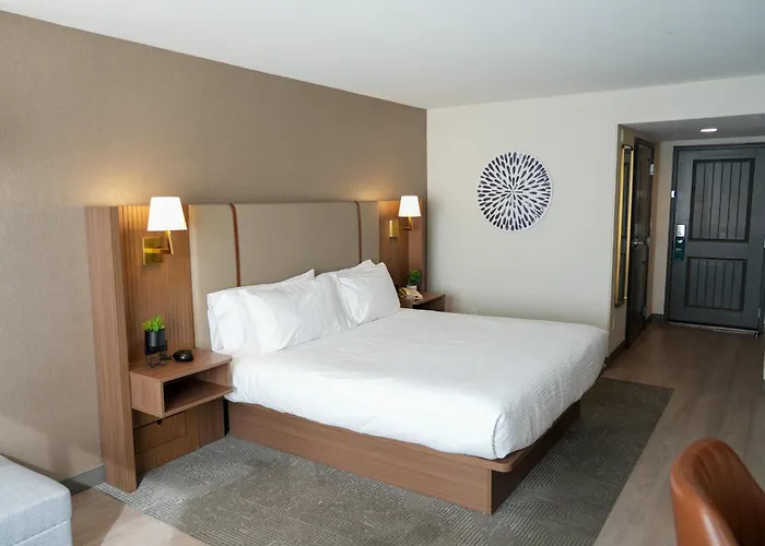 Holiday Inn & Suites Phoenix Airport By Ihg