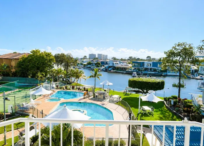 Pelican Cove Waterfront Apartment Gold Coast