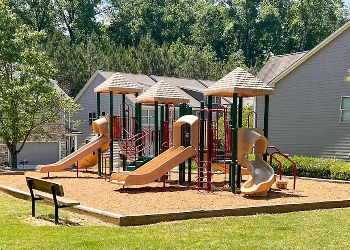 4Br Home With Calif King Bed Sleeps 10, Gym Near Airport Atlanta