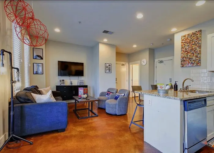 Music Row Luxury Suites - Two King Bedrooms - Private Garage & Ensuite Baths Nashville