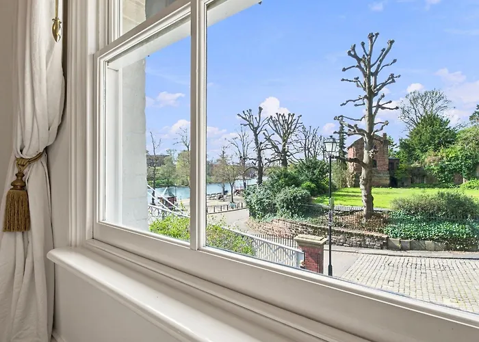 Beautiful Period Cottage, Exceptional Riverside Location In The Heart Of Chester