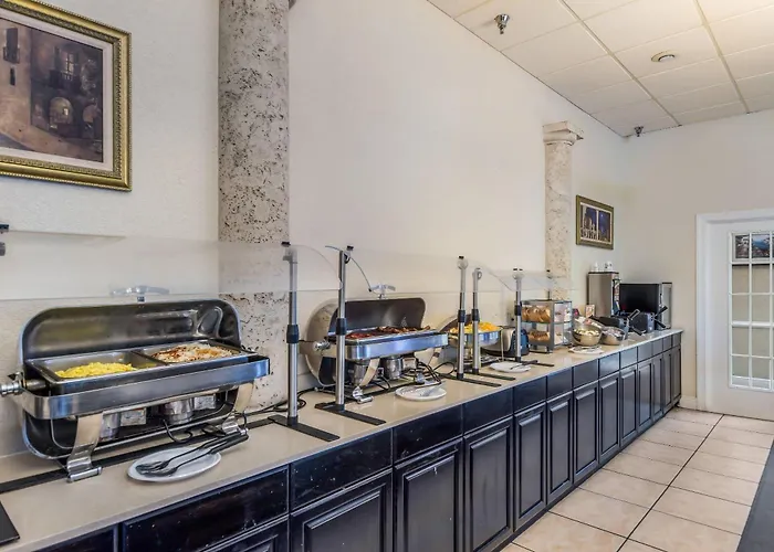 Clarion Inn & Suites Central Clearwater Beach