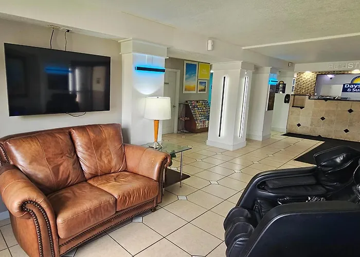 Days Inn & Suites By Wyndham Tampa Fairground-Casino-Ybor