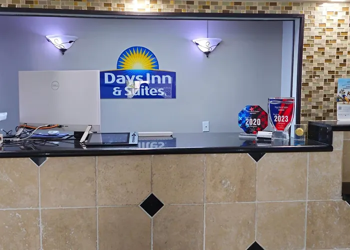 Days Inn & Suites By Wyndham Tampa Fairground-Casino-Ybor