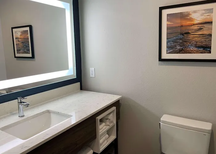 La Quinta Inn & Suites By Wyndham Galveston North At I-45
