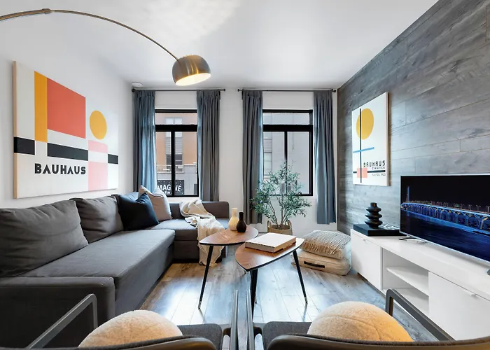 Liv Mtl Urban Spacious Group Suites Near Downtown Montreal