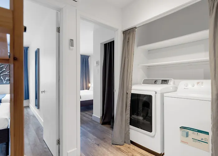 Liv Mtl Urban Spacious Group Suites Near Downtown Montreal