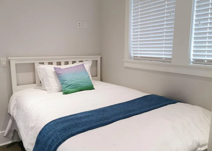 Vancouver West Cozy Retreat By Host Launch
