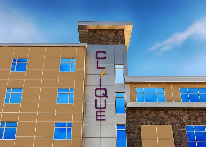 Hotel Clique Calgary Airport