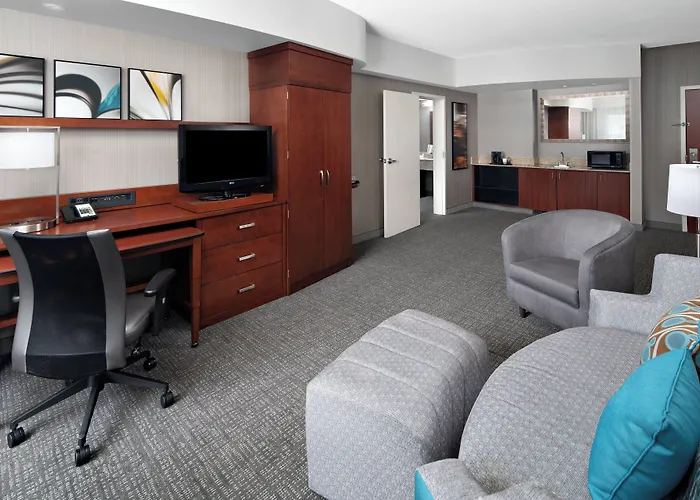 Courtyard By Marriott Raleigh North Hotel