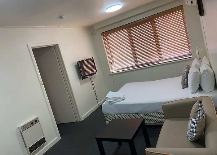 City Edge East Melbourne Apartment Hotel