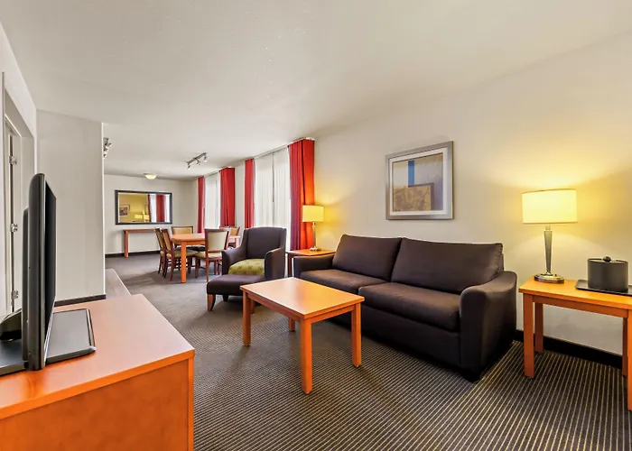 Wingate By Wyndham Calgary South Hotel