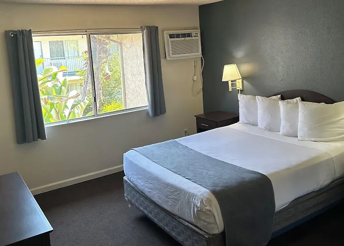 California Suites Hotel San Diego