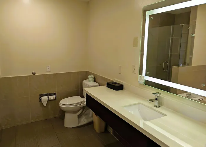 Ramada By Wyndham Culver City Los Angeles