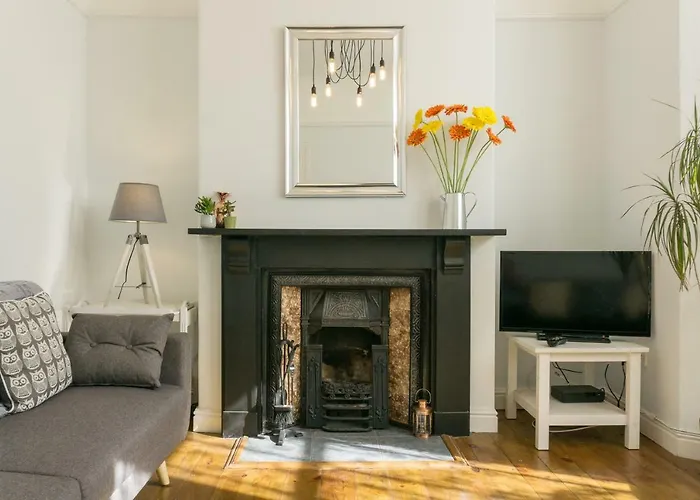House For Families Or Groups Near Cardiff City Centre