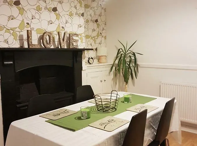 Tynant House- Cosy 3 Bed House- Near City Centre And Free Parking Cardiff