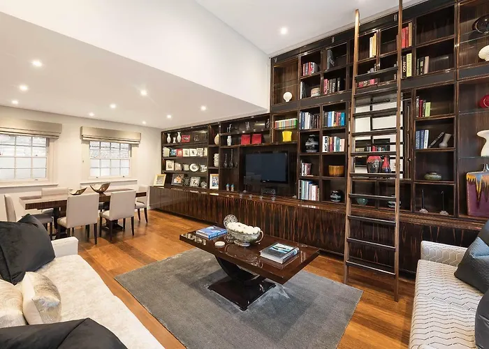 Knightsbridge Mews House Private Mews, Harrods & Parking Included Villa London