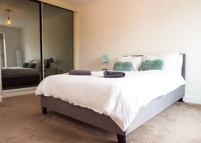 Impressive Urban Townhouse - Leeds City Centre