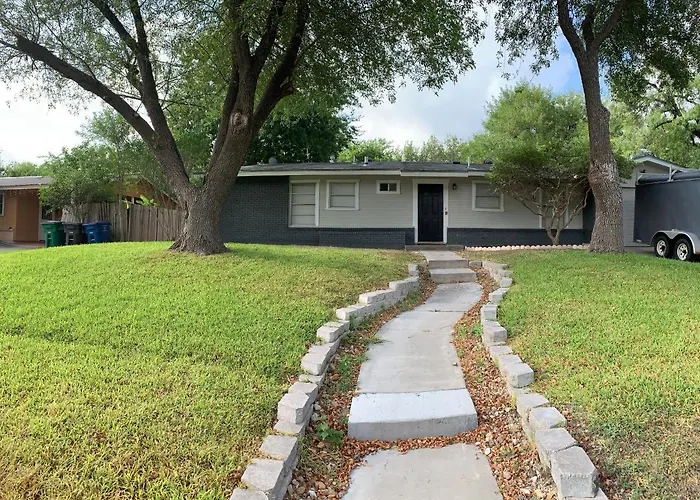 The Peahen House Villa San Antonio